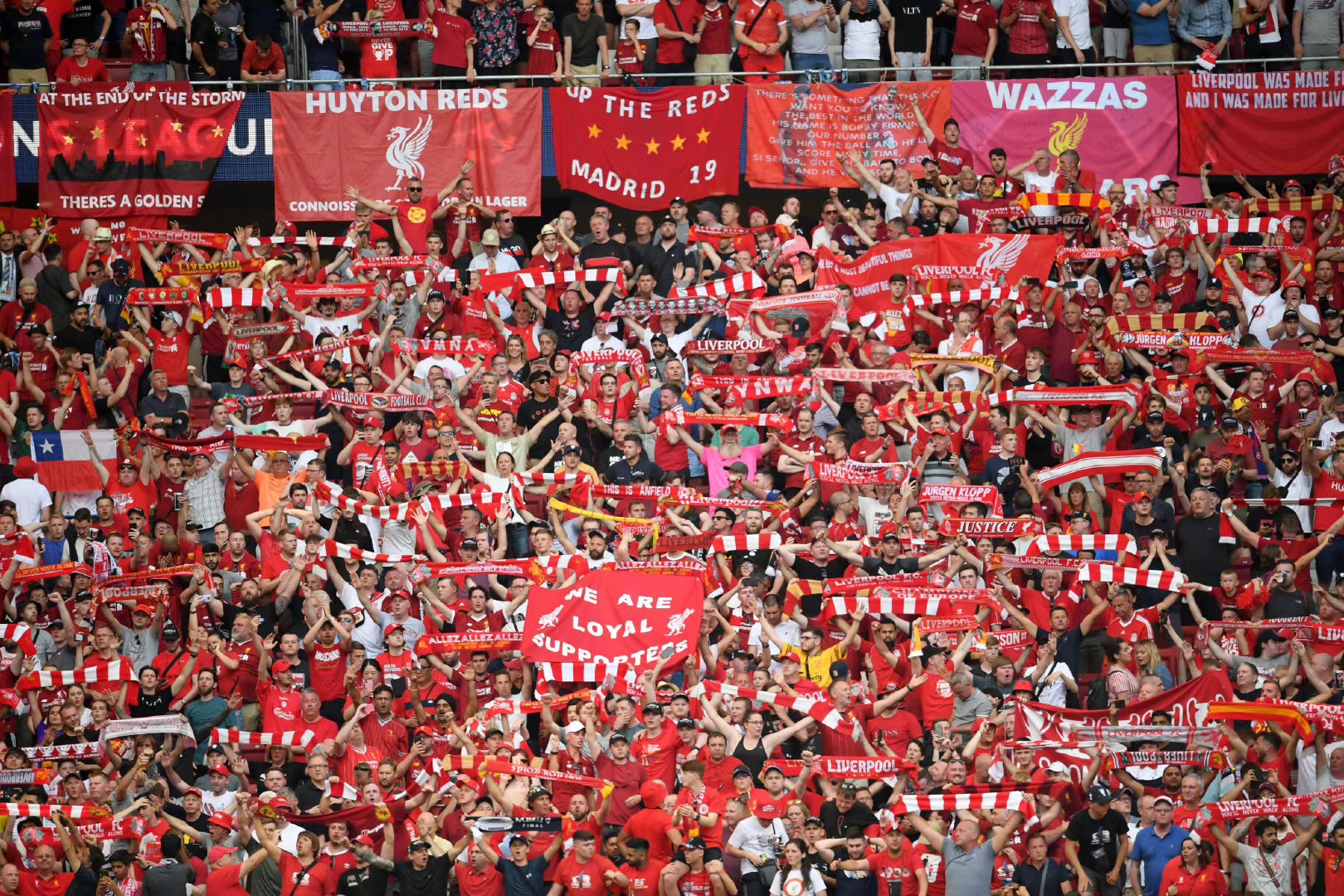 TA：贝林应该担任英格兰的10号位，他比罗杰斯更具进球威胁（TA：英格兰10号应由贝林担纲，他的进球威胁胜过罗杰斯）