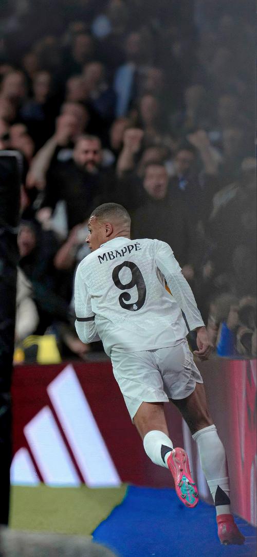 2011年至今欧冠门将失误丢球榜：诺伊尔10次居首，奥纳纳在列（自2011年以来欧冠门将失误致丢球榜：诺伊尔以10次领跑，奥纳纳上榜）