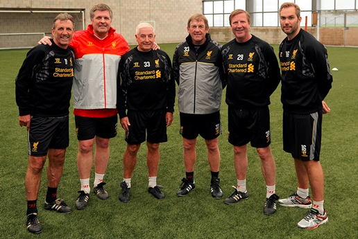 越来越大了，泰州高速口已经搭好巨幅“苏超”冠军标语