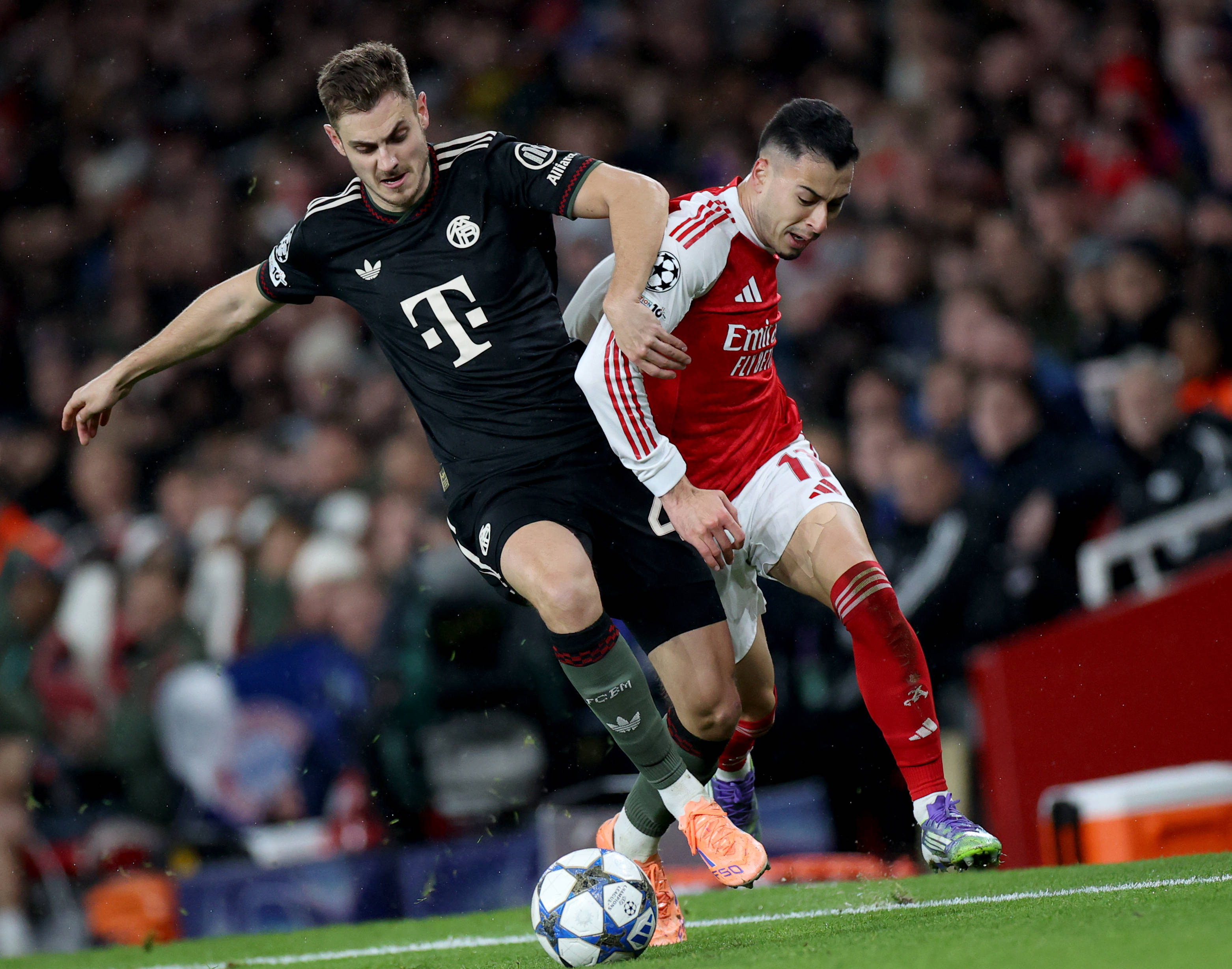 阿媒：埃切韦里想冬窗租回河床，但曼城希望再次租给欧洲球队（阿根廷媒体：埃切韦里盼冬窗租借回归河床，曼城更倾向再外租至欧洲球队）