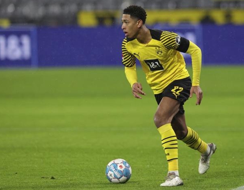 里夫斯17罚15中狂砍36分8助攻，湖人铩羽凯尔特人背靠背鏖战惨败（里夫斯17罚15中砍36分8助，湖人背靠背鏖战仍惨败于凯尔特人）