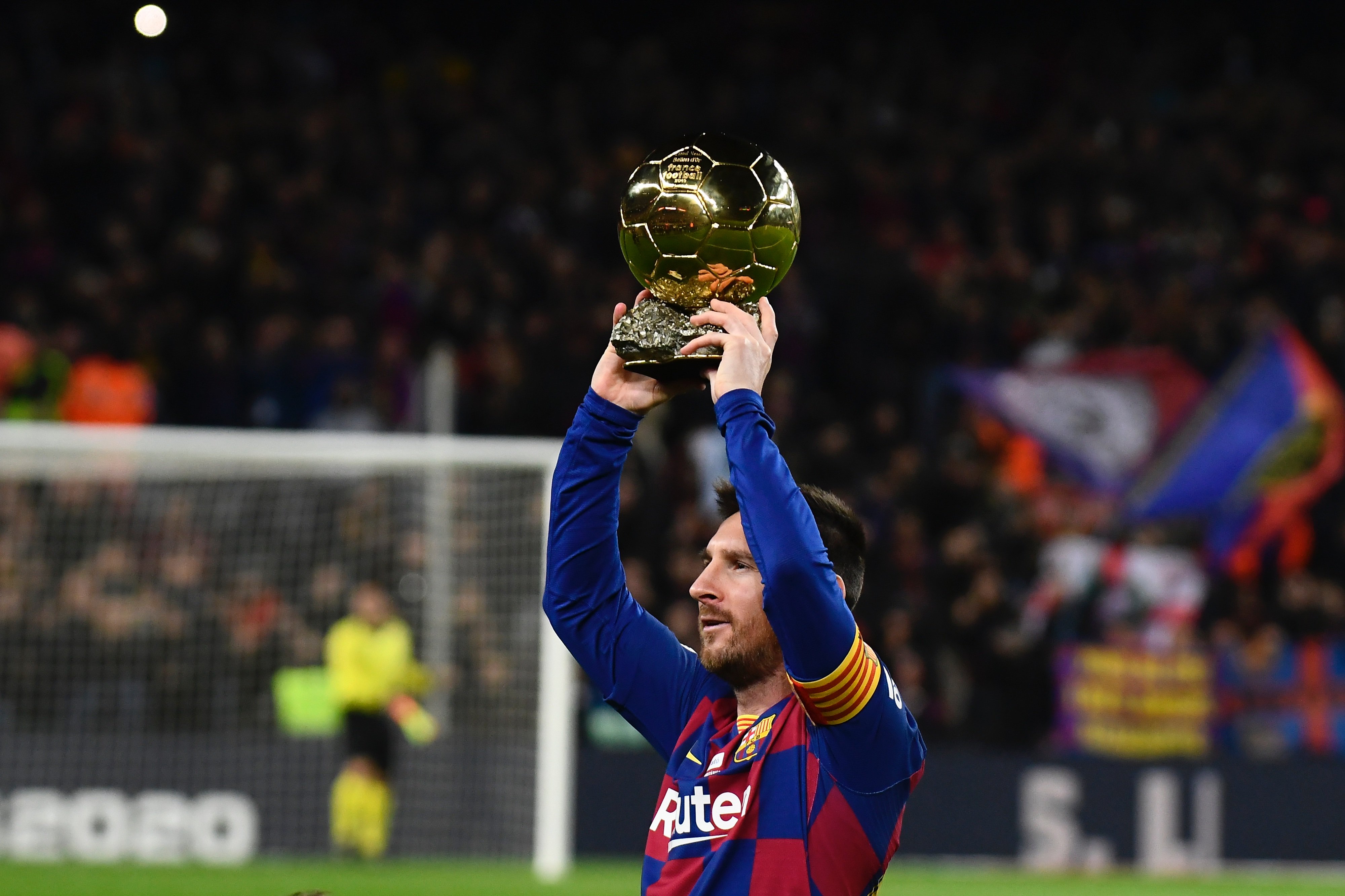 阿邦拉霍：只有曼联给出高额转会费，维拉才会卖沃特金斯