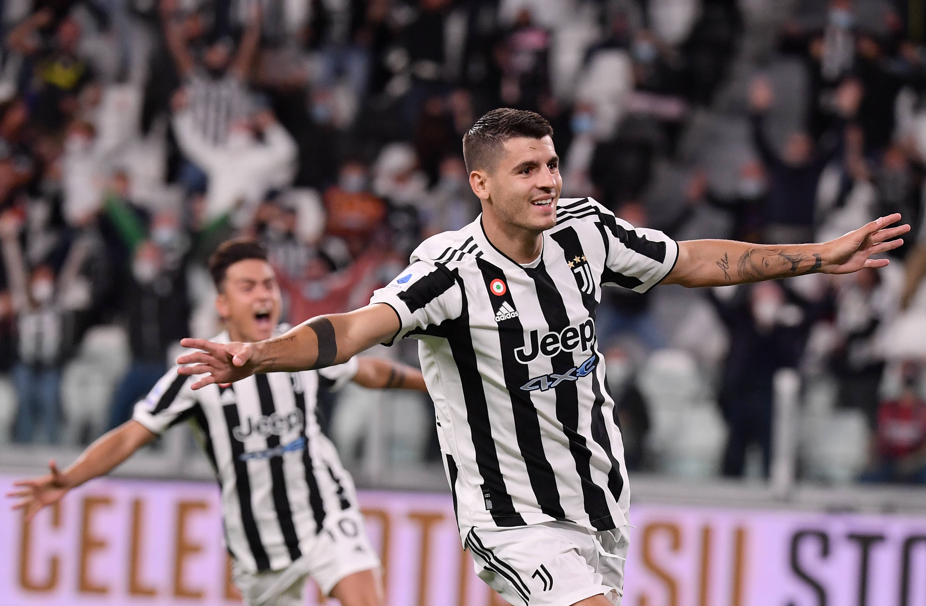 詹姆斯逆天表现再现老将统治力（詹姆斯超神发挥再度彰显老将统治力）