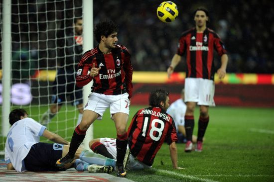 中国龙之队11周年球迷大会圆满举行 共赴山城之约（中国龙之队11周年球迷盛会圆满落幕 相约山城共庆）