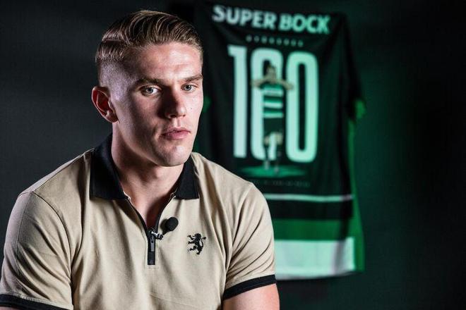 马克西半场18分2抢断，带队领先22分打爆勇士（马克西半场轰18分2断，率队早早建立22分领先痛击勇士）