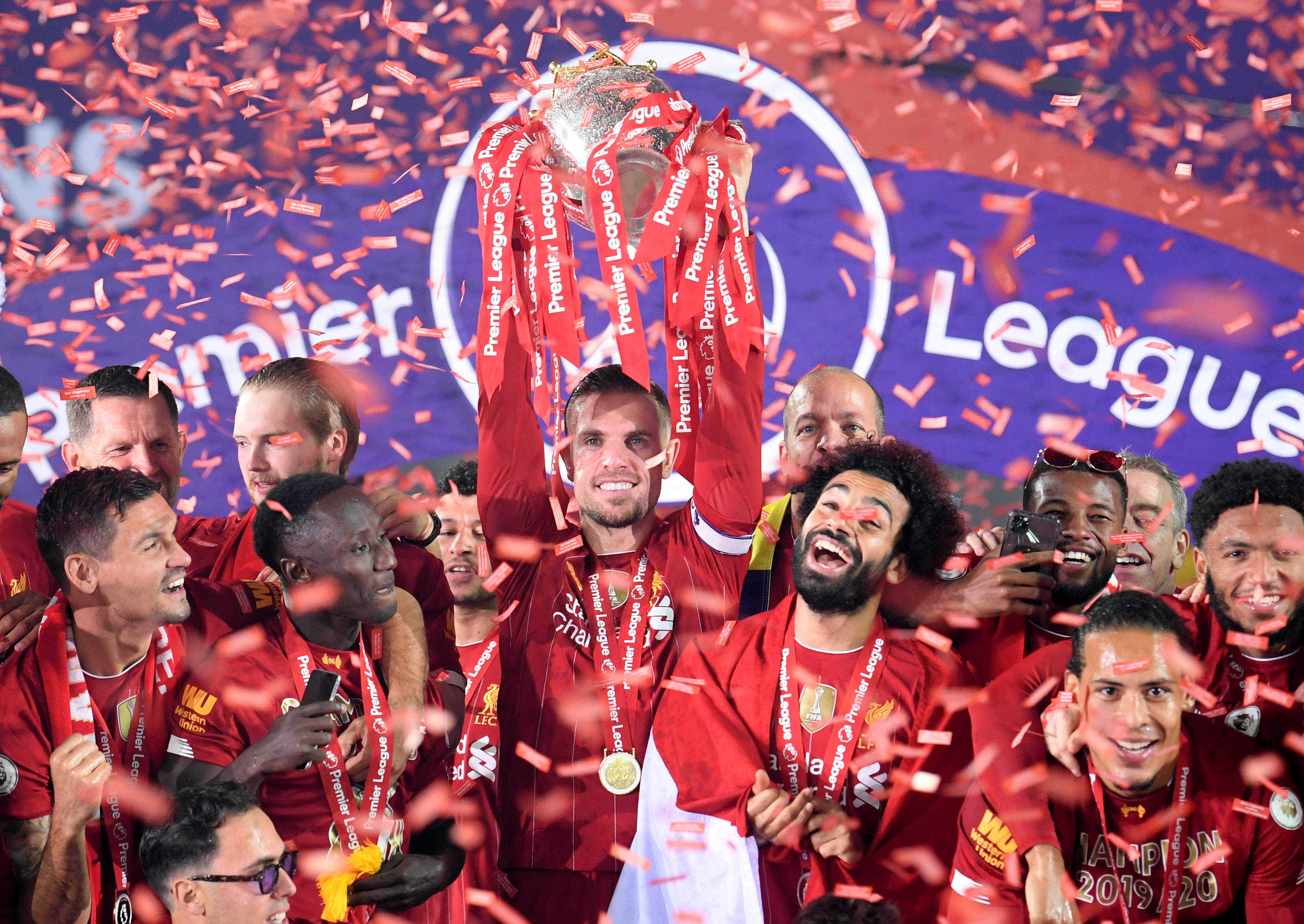 梅西没想到，C罗确认退役时间半月多，就做出与贝克汉姆一样选择