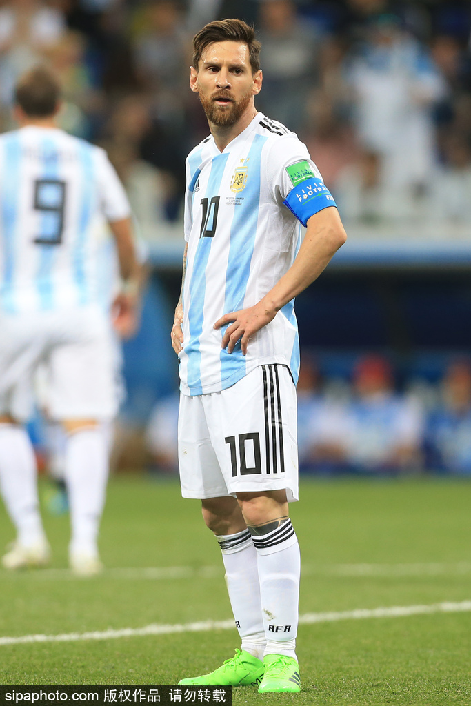 那不勒斯vs卡利亚里：霍伊伦、小麦替补，卢卡、埃尔马斯出战（那不勒斯迎战卡利亚里：卢卡、埃尔马斯出战，霍伊伦、小麦列替补）