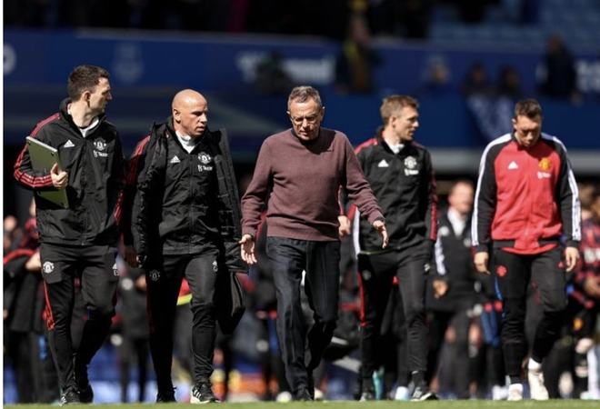 数据领先却痛失好局（数据占优却未能守住胜势）