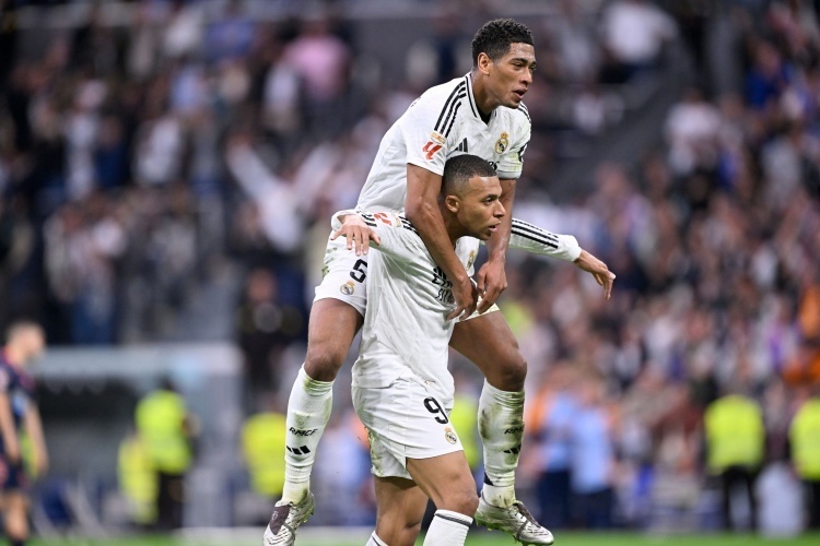 德佬：那不勒斯比去年更强；我喜欢意大利诺这样的教练（德佬：那不勒斯实力较上赛季更胜一筹；我欣赏意大利诺这样的主帅）