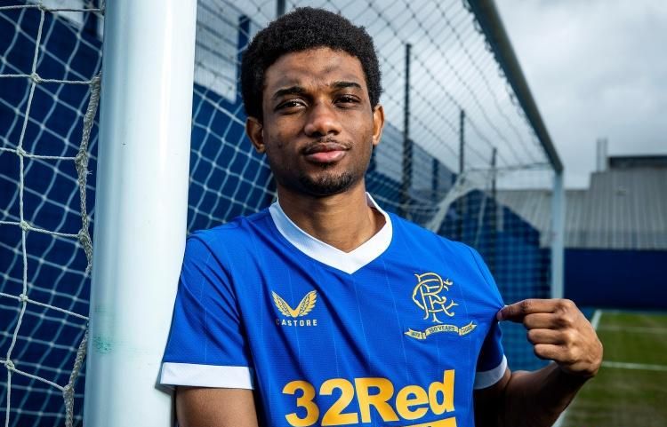 足协主席宋凯现身成都，徐正源、韦世豪、胡荷韬在酒店迎接