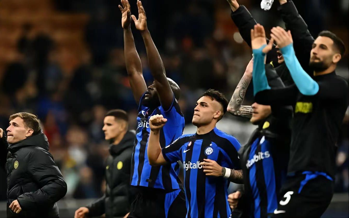 榜首战！中国女排赢酣畅淋漓一胜 李盈莹的替补揽得分王（榜首对决！中国女排畅快大胜，李盈莹替补勇夺得分王）