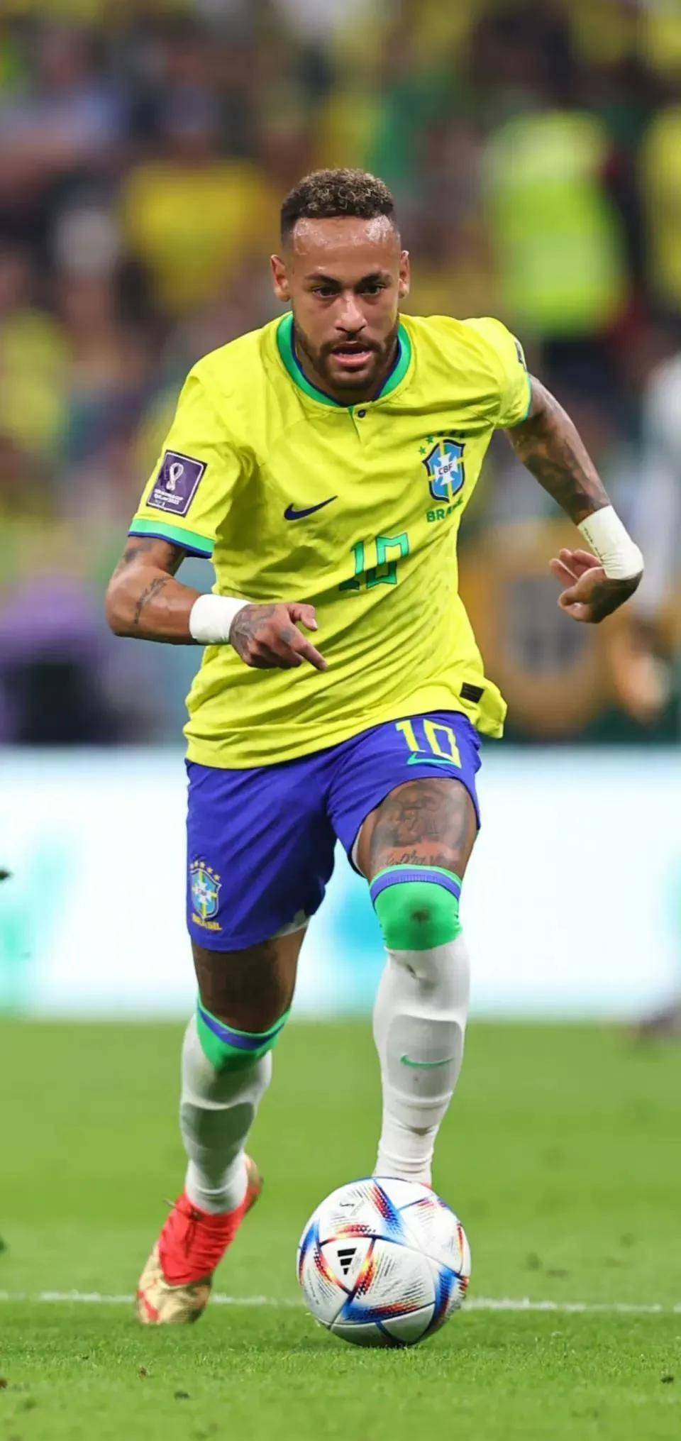 为国征战，感谢有你！国足官方为刚刚退役的尹鸿博送上祝福（尹鸿博正式退役，国足官方致以谢意与祝福）